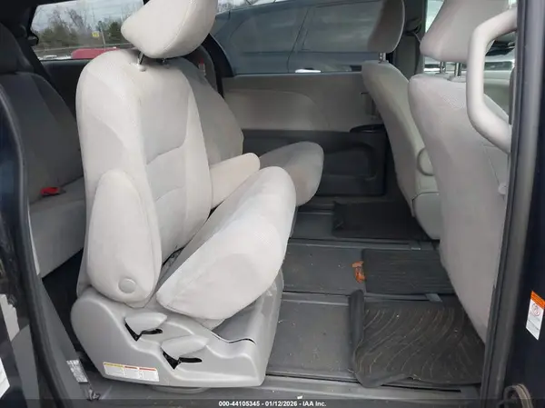 5TDZZ3DC6LS070476 2020 TOYOTA SIENNA - Image 8
