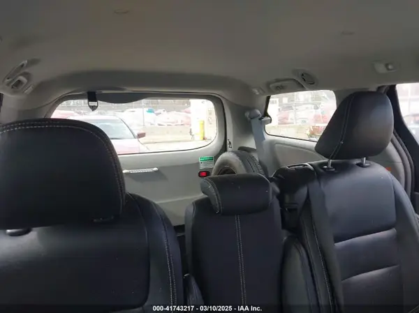 5TDZZ3DC7HS776329 2017 TOYOTA SIENNA - Image 8