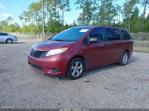 5TDZZ3DC7HS798668 2017 TOYOTA SIENNA - Image 2