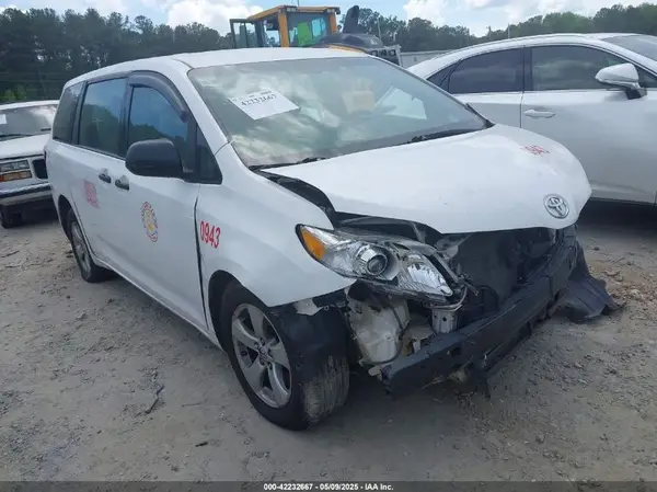 5TDZZ3DC7HS819101 2017 TOYOTA SIENNA - Image 1