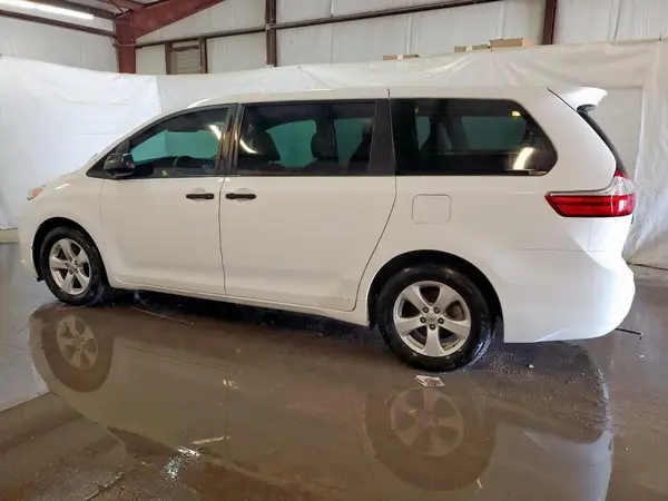5TDZZ3DC7HS828817 2017 TOYOTA SIENNA - Image 2