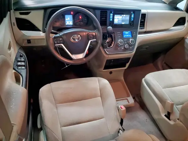 5TDZZ3DC7HS828817 2017 TOYOTA SIENNA - Image 8