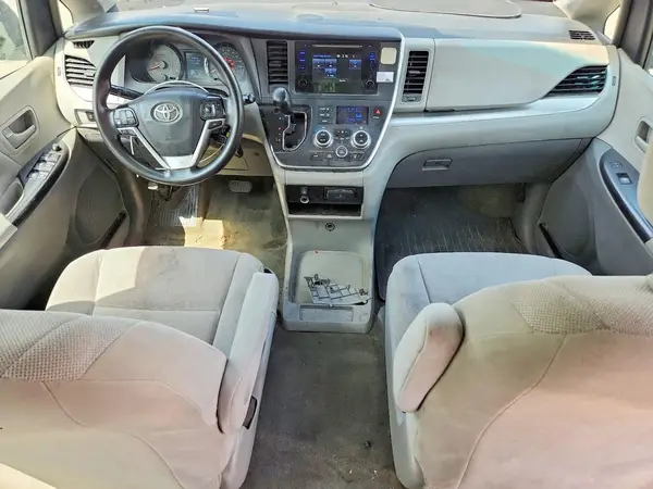 5TDZZ3DC7HS836738 2017 TOYOTA SIENNA - Image 8