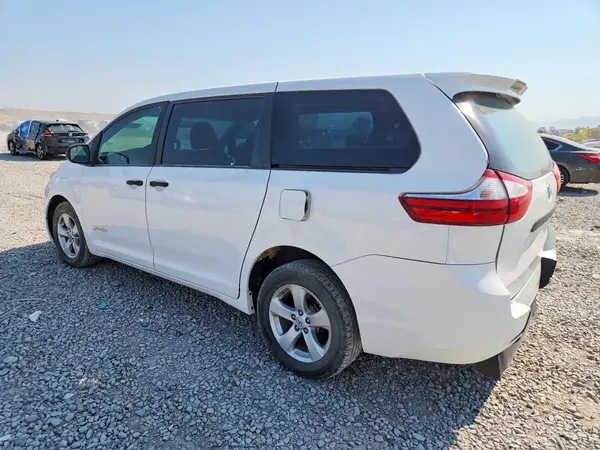 5TDZZ3DC7HS859808 2017 TOYOTA SIENNA - Image 2
