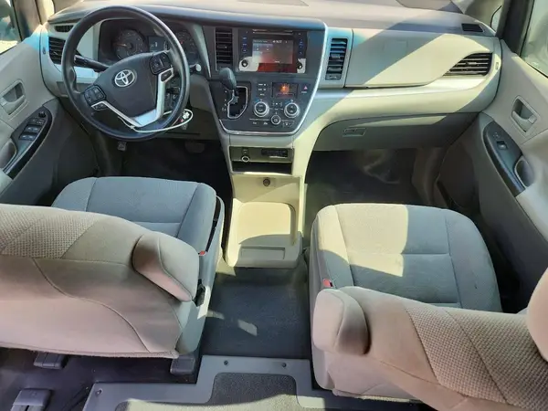 5TDZZ3DC7HS859808 2017 TOYOTA SIENNA - Image 8