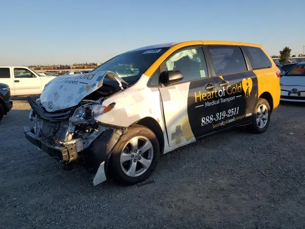 5TDZZ3DC7HS881839 2017 TOYOTA SIENNA - Image 1