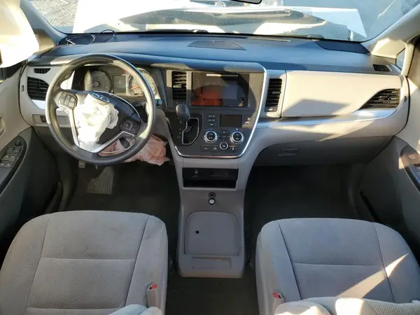 5TDZZ3DC7HS881839 2017 TOYOTA SIENNA - Image 8
