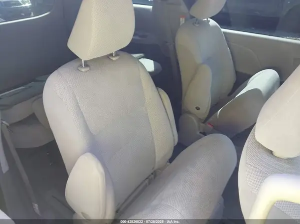 5TDZZ3DC7HS881985 2017 TOYOTA SIENNA - Image 8