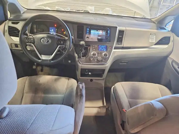5TDZZ3DC7HS891271 2017 TOYOTA SIENNA - Image 8