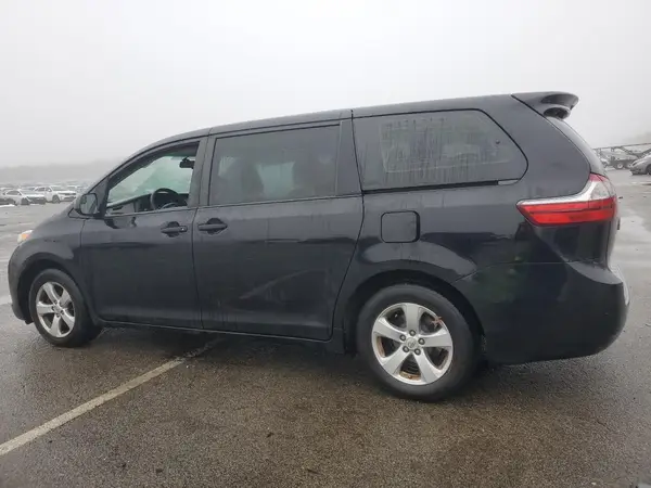 5TDZZ3DC7HS900115 2017 TOYOTA SIENNA - Image 2