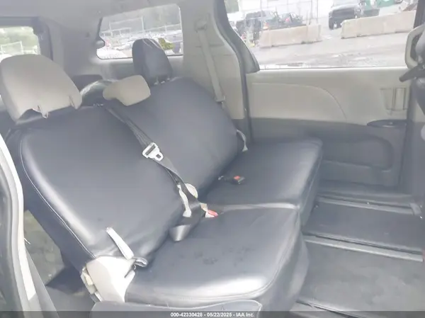 5TDZZ3DC7JS912142 2018 TOYOTA SIENNA - Image 8
