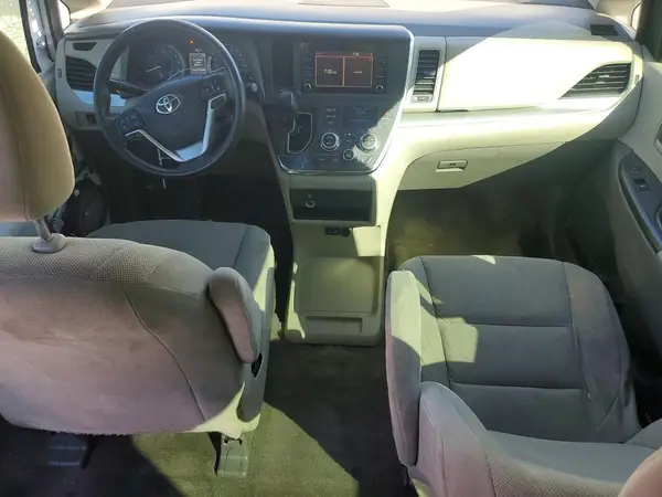 5TDZZ3DC7JS948591 2018 TOYOTA SIENNA - Image 8