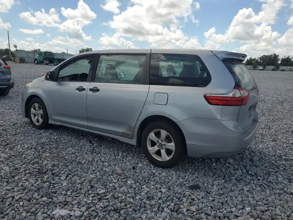 5TDZZ3DC7JS949711 2018 TOYOTA SIENNA - Image 2