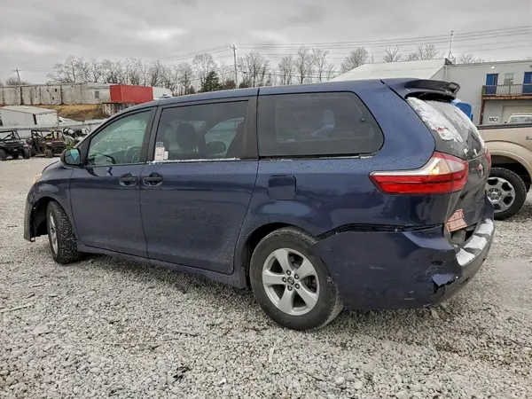 5TDZZ3DC7JS957520 2018 TOYOTA SIENNA - Image 2