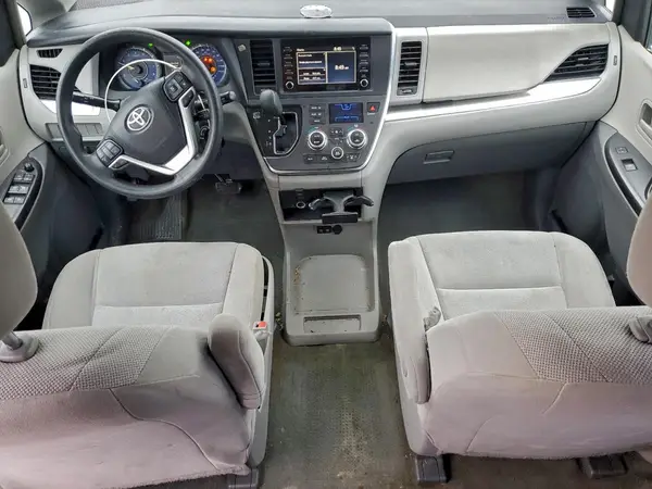 5TDZZ3DC7JS957520 2018 TOYOTA SIENNA - Image 8