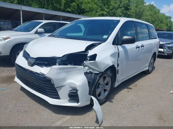 5TDZZ3DC7JS960725 2018 TOYOTA SIENNA - Image 2