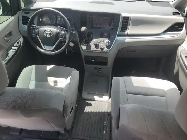 5TDZZ3DC7KS966686 2019 TOYOTA SIENNA - Image 8