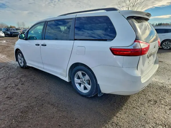 5TDZZ3DC7KS973377 2019 TOYOTA SIENNA - Image 2