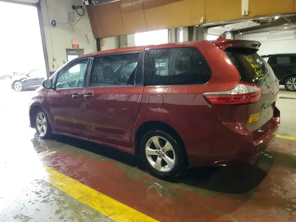 5TDZZ3DC7KS993564 2019 TOYOTA SIENNA - Image 2