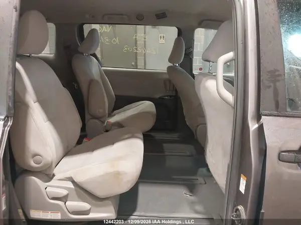 5TDZZ3DC7KS995623 2019 TOYOTA SIENNA - Image 8