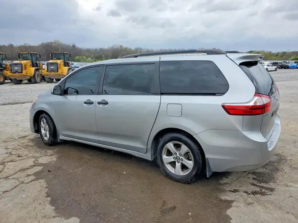 5TDZZ3DC7KS995749 2019 TOYOTA SIENNA - Image 2