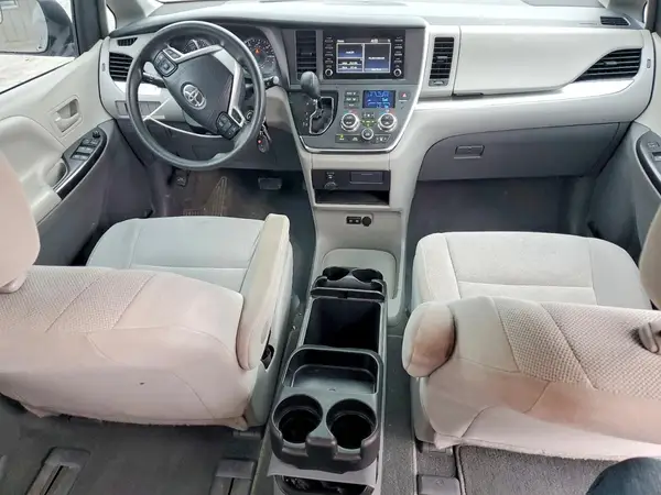5TDZZ3DC7KS995749 2019 TOYOTA SIENNA - Image 8