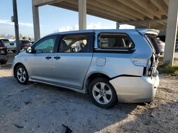 5TDZZ3DC7LS039902 2020 TOYOTA SIENNA - Image 2