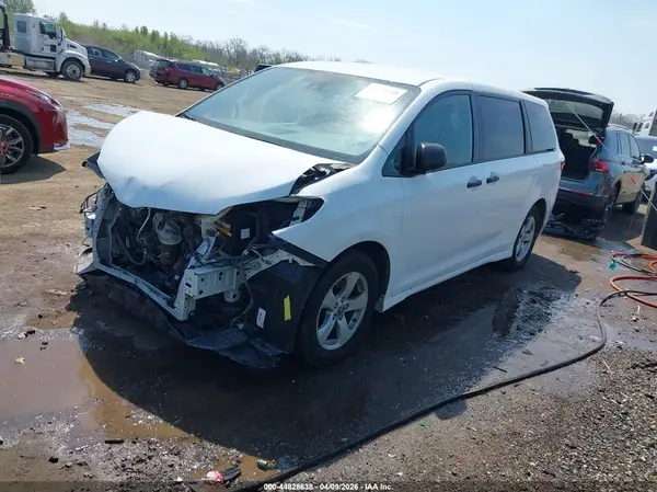 5TDZZ3DC7LS077369 2020 TOYOTA SIENNA - Image 2