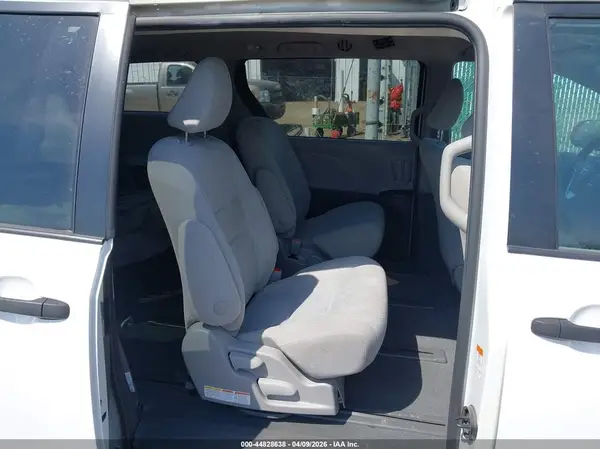 5TDZZ3DC7LS077369 2020 TOYOTA SIENNA - Image 8