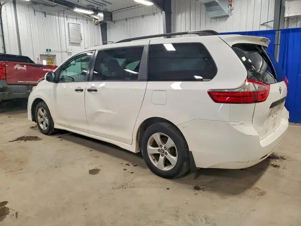 5TDZZ3DC7LS078280 2020 TOYOTA SIENNA - Image 2