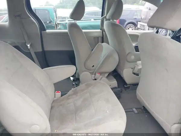 5TDZZ3DC8HS772354 2017 TOYOTA SIENNA - Image 8