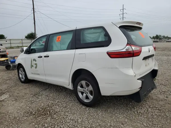 5TDZZ3DC8HS776498 2017 TOYOTA SIENNA - Image 2