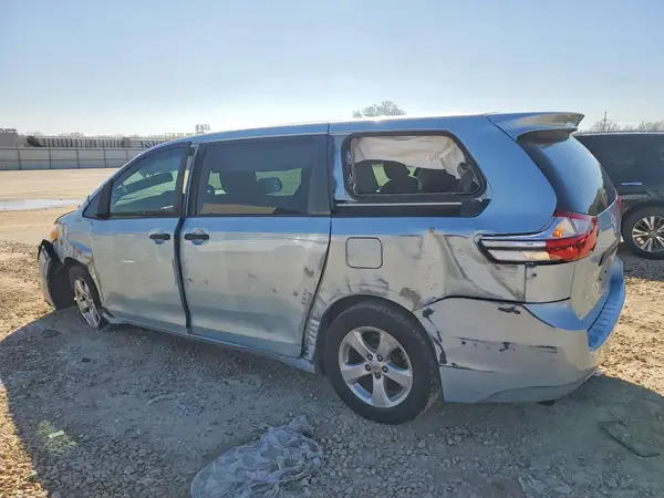 5TDZZ3DC8HS776792 2017 TOYOTA SIENNA - Image 2