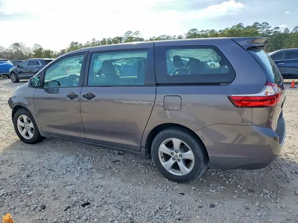 5TDZZ3DC8HS776985 2017 TOYOTA SIENNA - Image 2