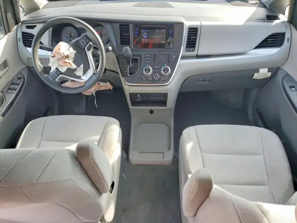 5TDZZ3DC8HS776985 2017 TOYOTA SIENNA - Image 8