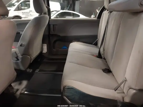 5TDZZ3DC8HS785086 2017 TOYOTA SIENNA - Image 8