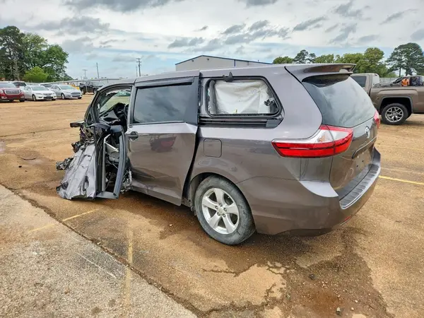 5TDZZ3DC8HS790580 2017 TOYOTA SIENNA - Image 2