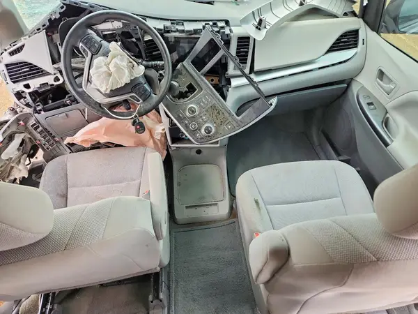 5TDZZ3DC8HS790580 2017 TOYOTA SIENNA - Image 8