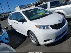 5TDZZ3DC8HS800900 2017 TOYOTA SIENNA