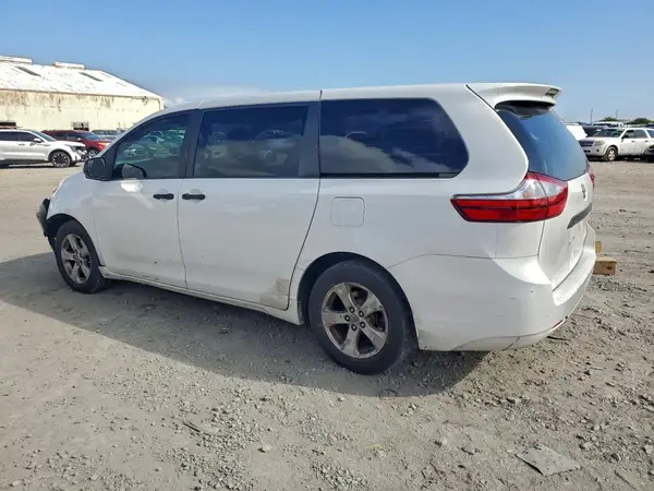 5TDZZ3DC8HS807121 2017 TOYOTA SIENNA - Image 2