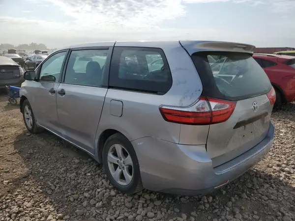 5TDZZ3DC8HS824999 2017 TOYOTA SIENNA - Image 2
