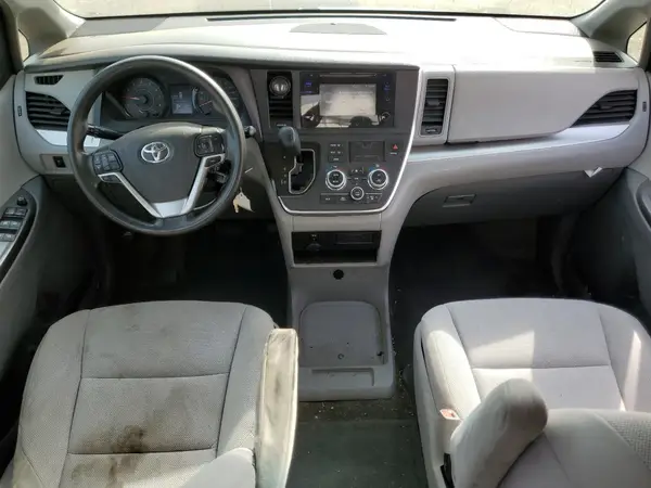 5TDZZ3DC8HS824999 2017 TOYOTA SIENNA - Image 8