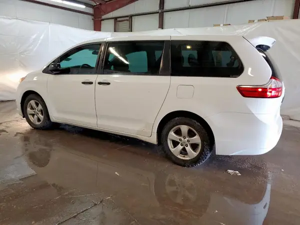 5TDZZ3DC8HS827952 2017 TOYOTA SIENNA - Image 2