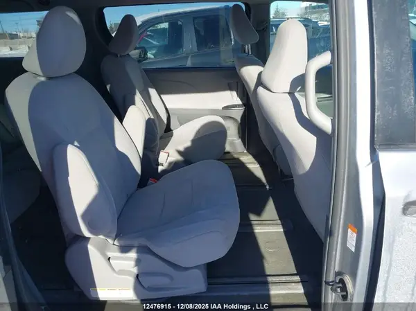 5TDZZ3DC8HS846100 2017 TOYOTA SIENNA - Image 8
