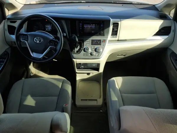 5TDZZ3DC8HS846436 2017 TOYOTA SIENNA - Image 8