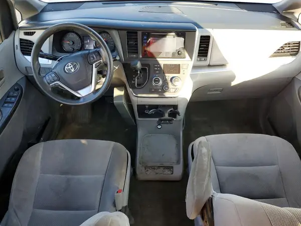 5TDZZ3DC8HS850048 2017 TOYOTA SIENNA - Image 8