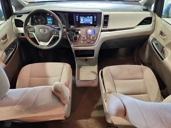 5TDZZ3DC8HS874236 2017 TOYOTA SIENNA - Image 8