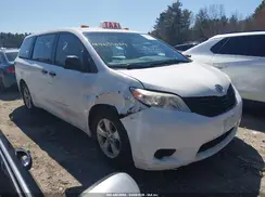 5TDZZ3DC8HS875290 2017 TOYOTA SIENNA