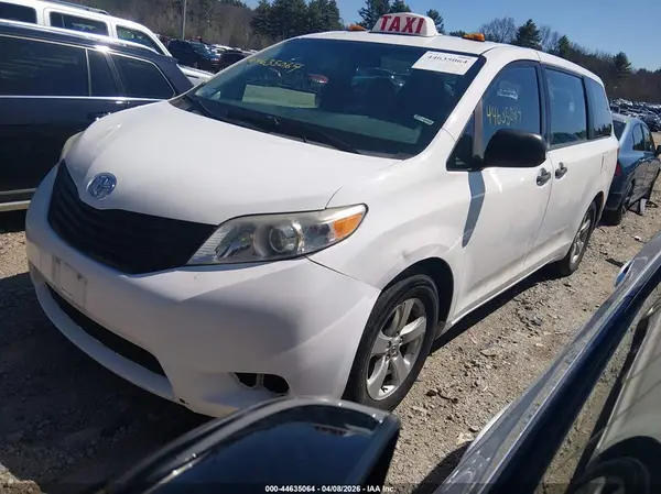 5TDZZ3DC8HS875290 2017 TOYOTA SIENNA - Image 2