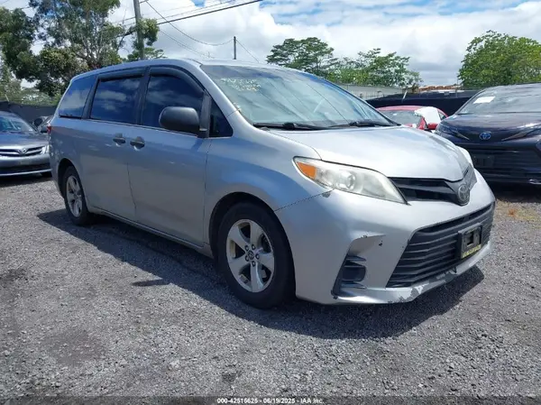 5TDZZ3DC8JS898929 2018 TOYOTA SIENNA - Image 1